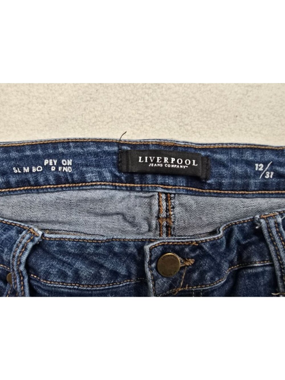 Liverpool Peyton Distressed Slim Boyfriend Jeans Size 12/31 Blue Denim - Picture 3 of 7